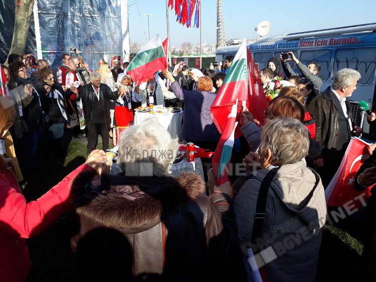 Хоро пред охраната