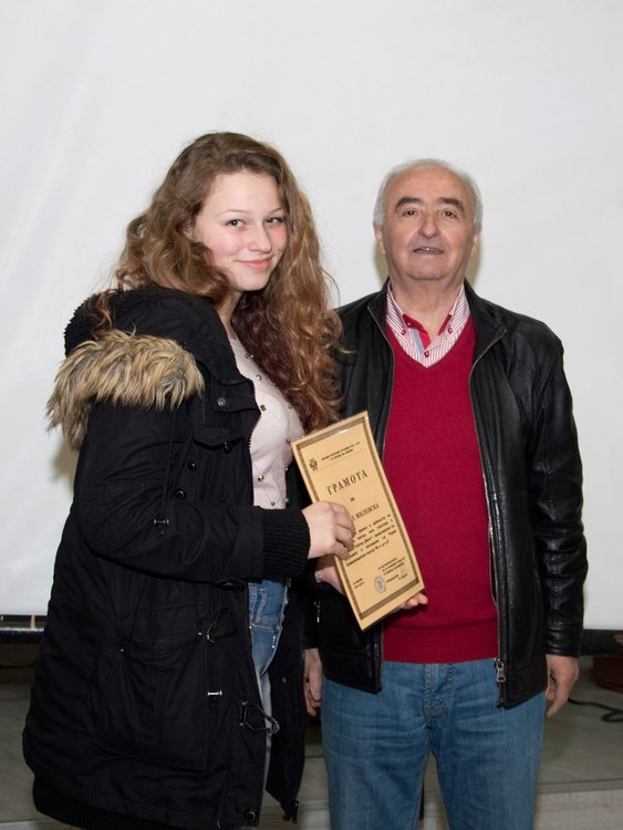 Като "наследници" на Първия театър в Средните Родопи, млади таланти получиха грамоти