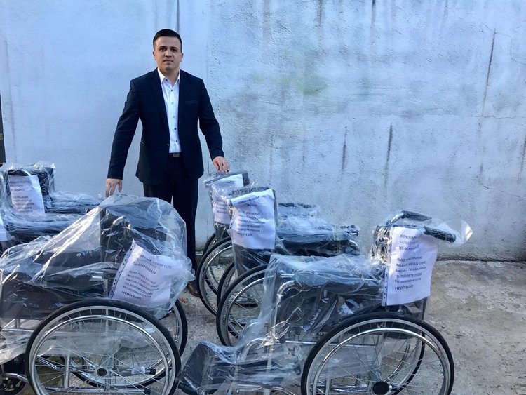 Със съдействието на Ферди Мурад бяха дарени инвалидни колички 