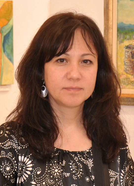 Авторката на картините има родствена връзка с уста Славо по линия на съпруга си