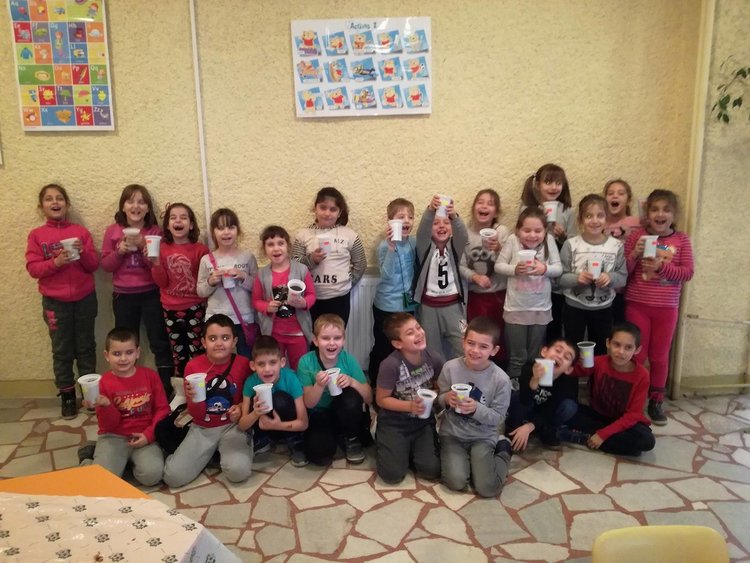 С игри и весели занимания първолаци усвоят социални умения 