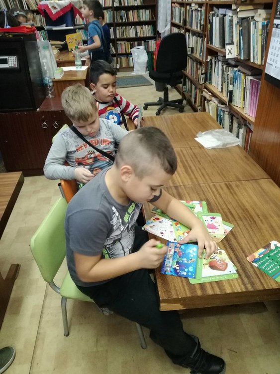 С игри и весели занимания първолаци усвоят социални умения 