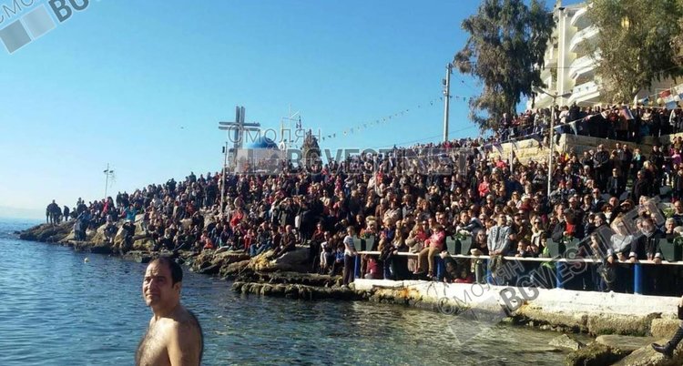 Пуликата на ритуала с хвърляне на кръста винаги е многобройна