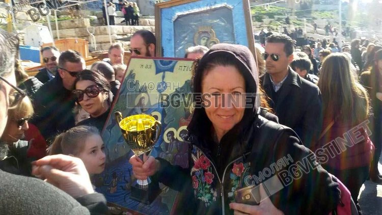 Юлия е родена в Златоград, живее от 20 години в Гърция