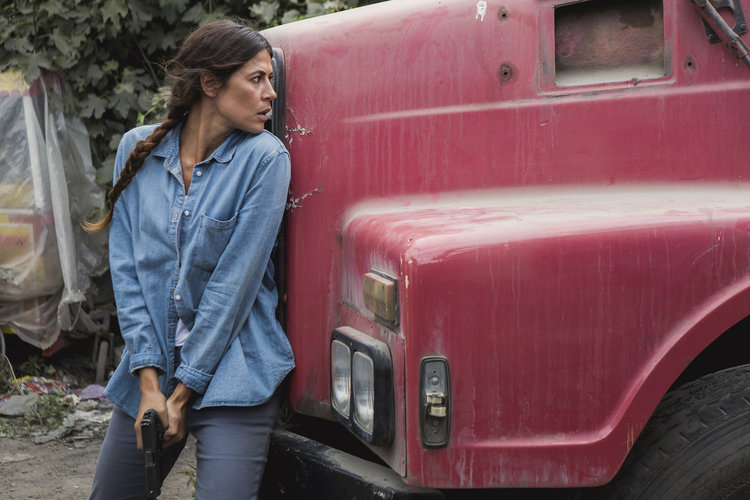 Карима Макадамс в ролята на Лейла Тоуми в предстоящия шпионски сериал на FOX ДЪЛБОКАТА ДЪРЖАВА (DEEP STATE). Copy Right: Fox Networks Group