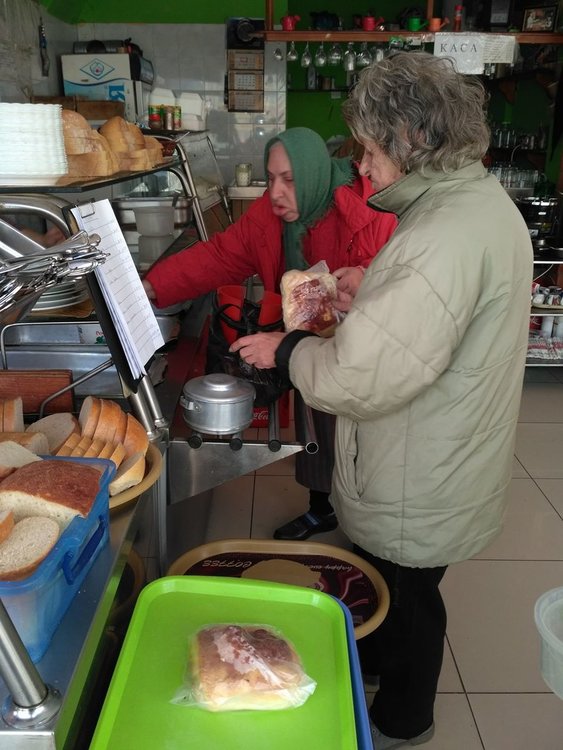 100 души в Момчилград получават безплатно топла храна