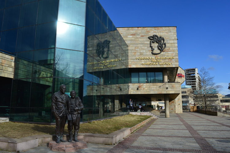 Скоро в Смолян: Премиера в РДТ със звезди от екрана