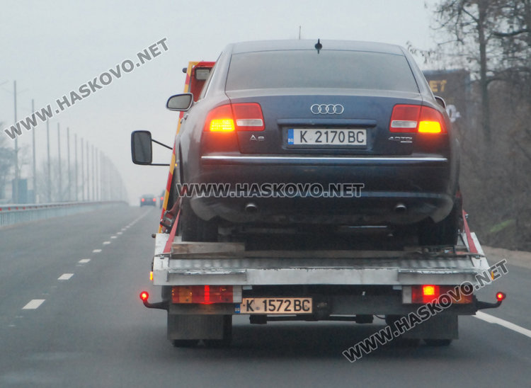 Ауди А8 се вряза във Форд на инвалид край Хасково