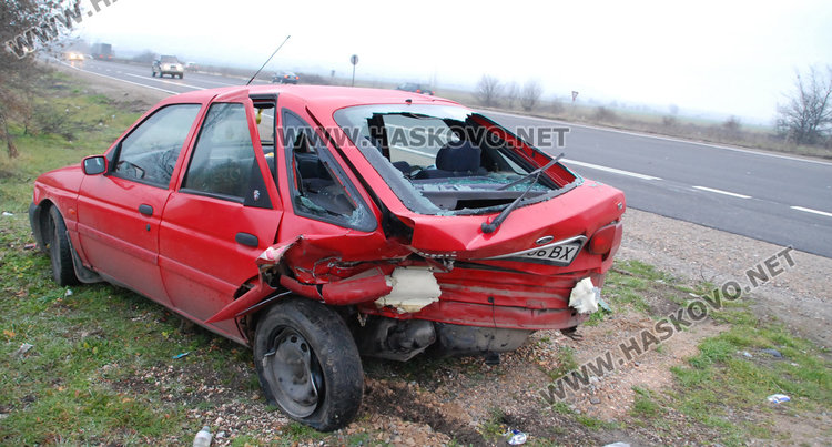 Ауди А8 се вряза във Форд на инвалид край Хасково