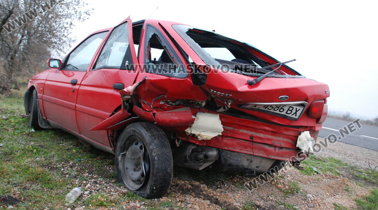 Ауди А8 се вряза във Форд на инвалид край Хасково