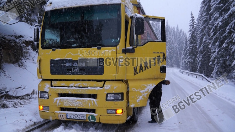 Тръгвайте подготвени на път: Смолян сред 8-те области с жълт код за снеговалежи