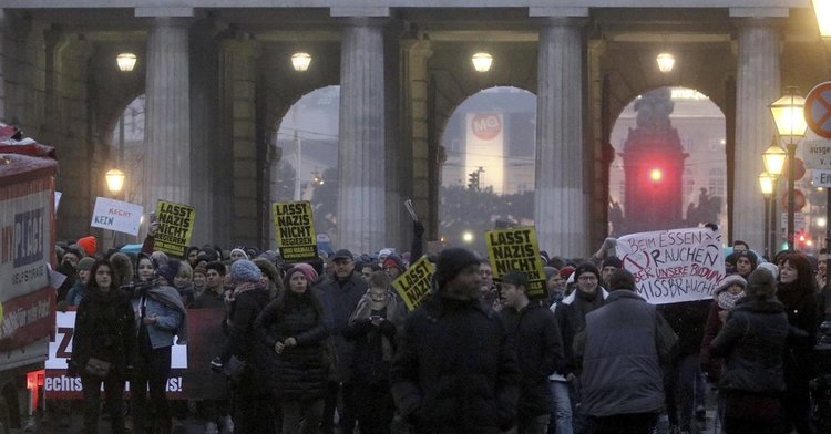 Десетки хиляди на протест срещу австрийското правителство