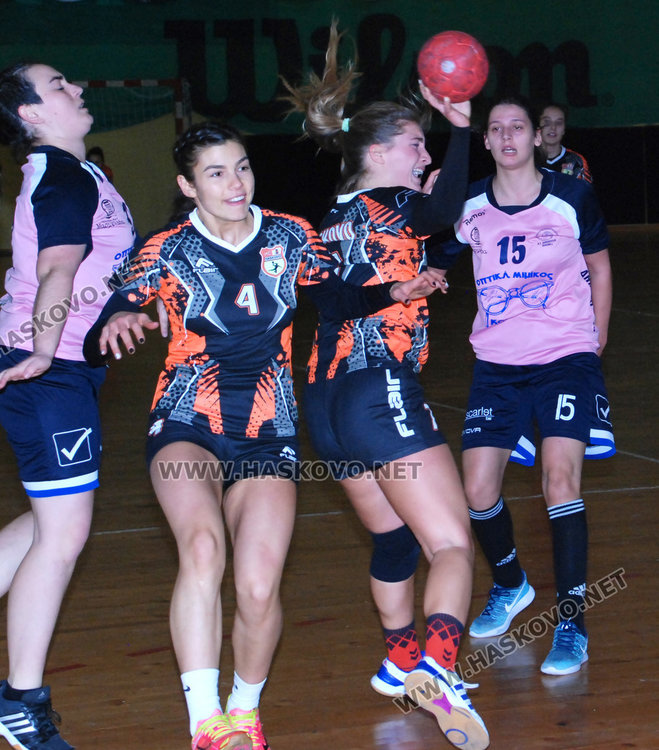 Хандбалистките на Хасково надиграха Комотини в контрола