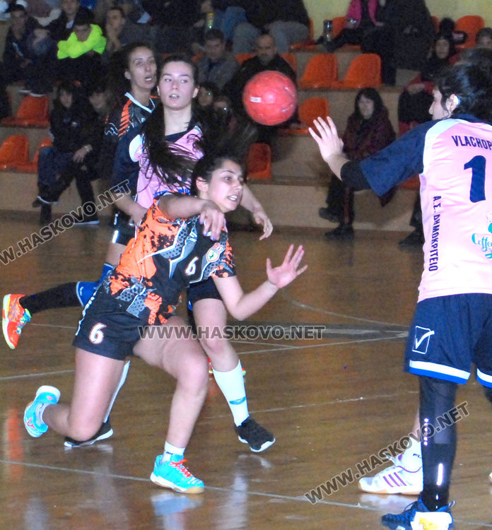 Хандбалистките на Хасково надиграха Комотини в контрола