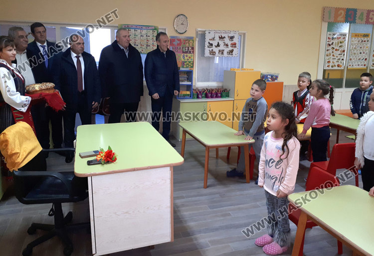 Министър Вълчев: Задава се недостиг на работна сила, професионалното образование трябва да върне авторитета си