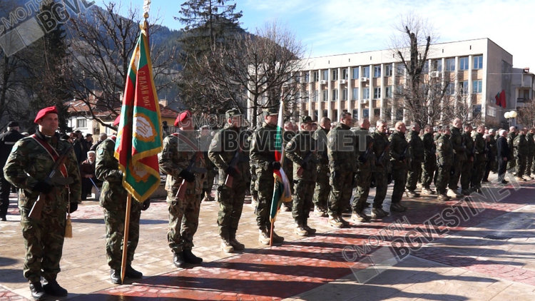 На официална церемония в Смолян: 158 военни тържествено бяха изпратени за Афганистан с икона и ново знаме