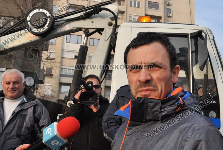 Шофьор затапи 10 коли на паркинг, викнаха паяк