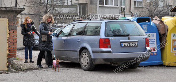 Шофьор затапи 10 коли на паркинг, викнаха паяк