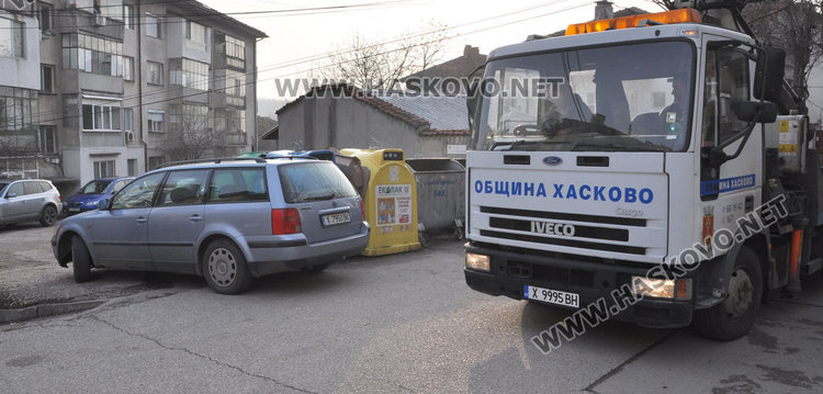 Шофьор затапи 10 коли на паркинг, викнаха паяк