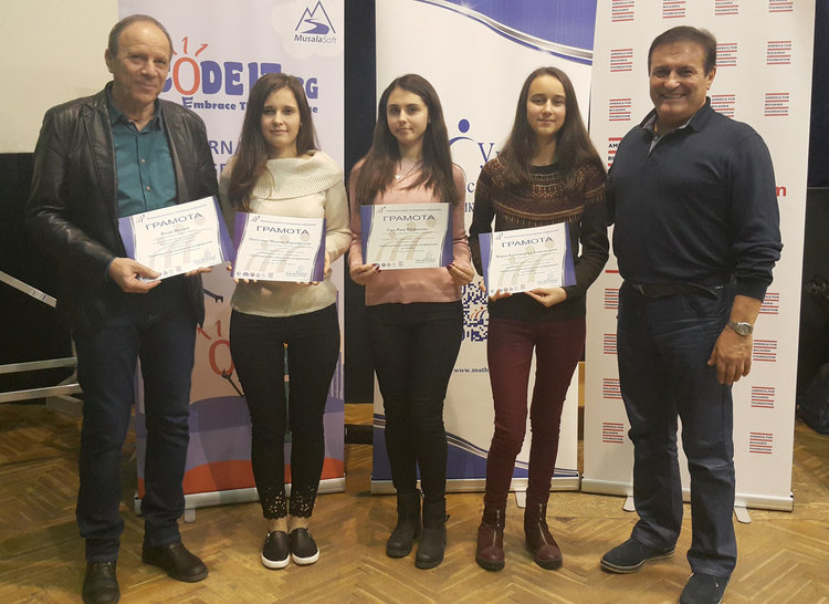 Цветелина от „Славейков” отново сред първенците на национална конференция