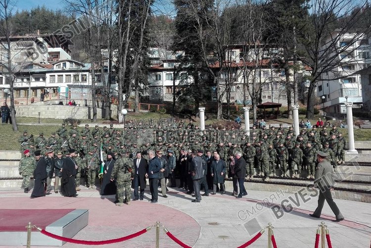 На официална церемония в Смолян: 158 военни тържествено бяха изпратени за Афганистан с икона и ново знаме