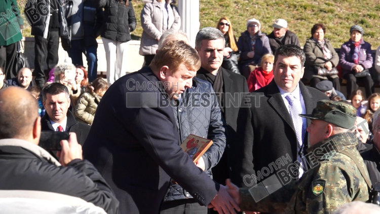 На официална церемония в Смолян: 158 военни тържествено бяха изпратени за Афганистан с икона и ново знаме