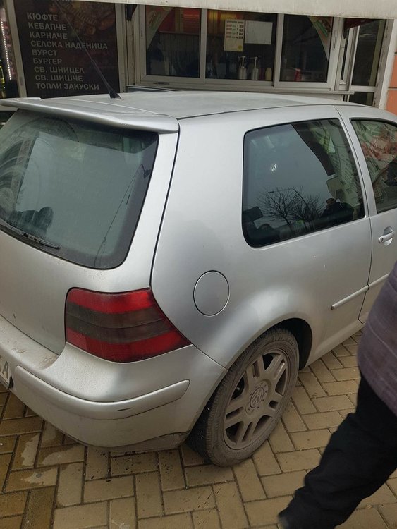 Кола се вряза в търговски обект на бул."Благоев" в Димитровград