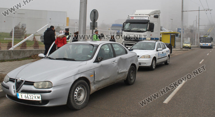 Камион и Алфа катастрофираха по „Васил Левски“