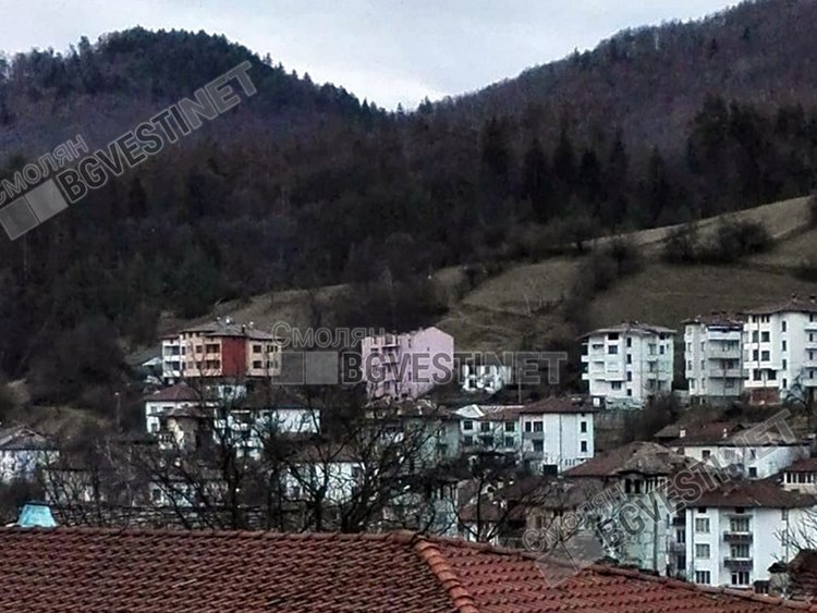 Ураганът отнесе покрив на къща в Смолян като перце