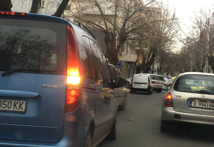 20 коли в тапа заради неправилно паркиране