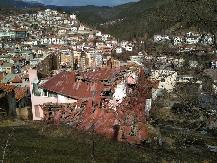 Зам.-кметът инж. Цекова: Ще внесем искане да се подпомогне семейството, което осъмна без покрив от урагана 