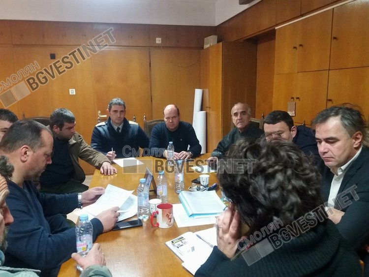 Затварят околовръстния път на Смолян, вятърът над 70 км. в час