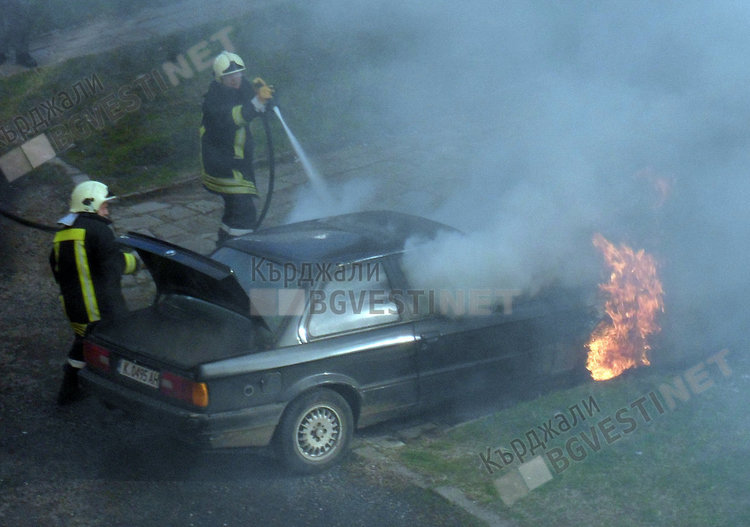 Автомобил изгоря в Кърджали, късо съединение причинило пожара