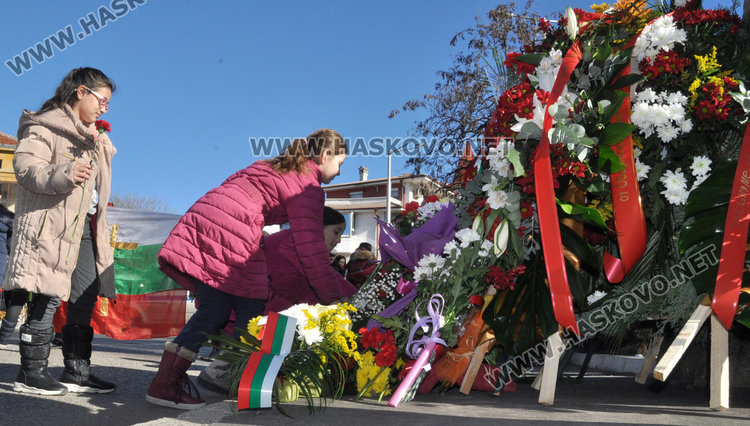 Поклон за героите, донесли Освобождението на Хасково