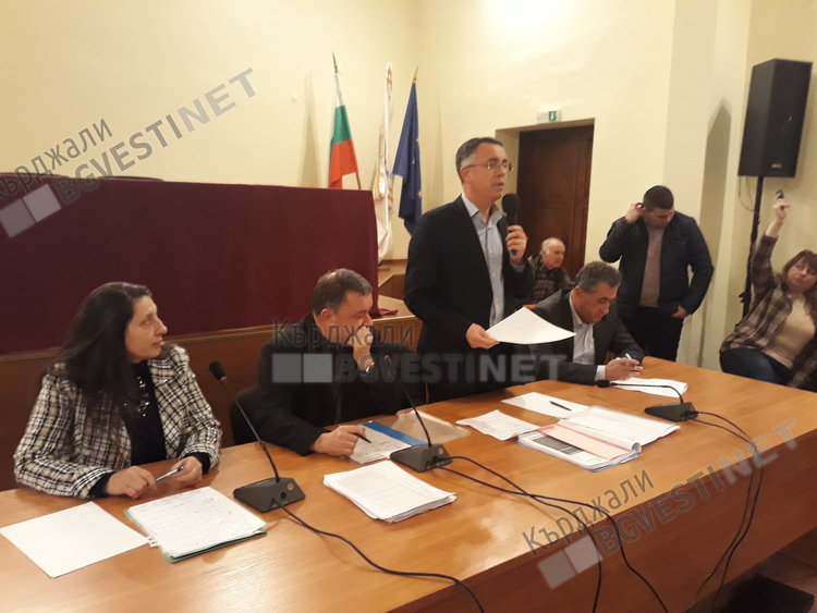 Общински съветник от Кърджали със заплата от общинската хазна си поиска 29,80 лева надвзети налози