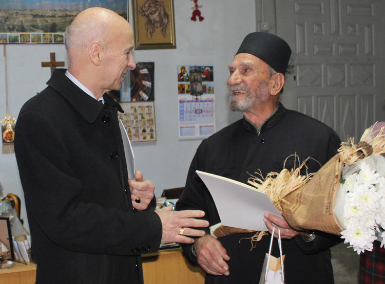 Кметът поздрави почетния гражданин отец Антоний за юбилея му