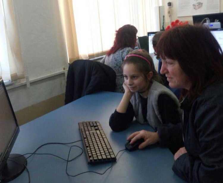 "И баба го може" на компютрите в "Златаров"