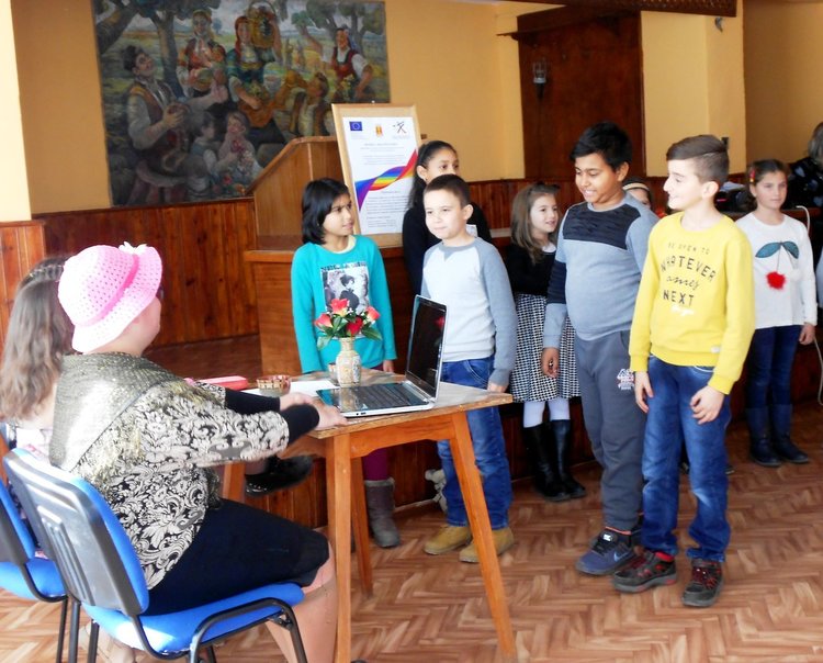 Ученици поздравиха своите баби за празника Бабинден