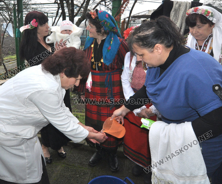 Двойно отпразнуваха Бабинден в Узунджово