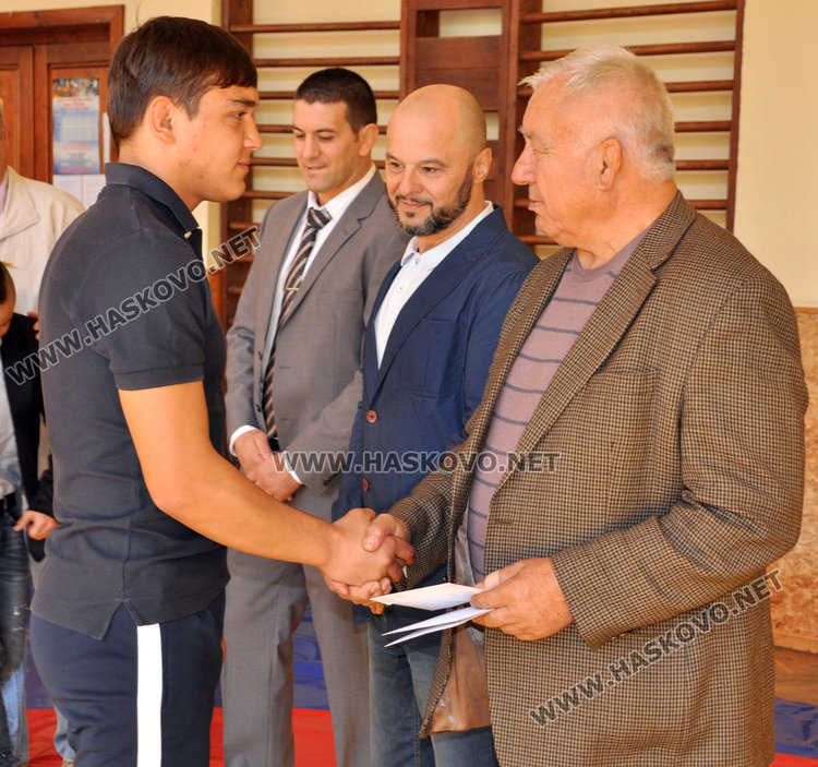 Мерт Рамадан (вляво)