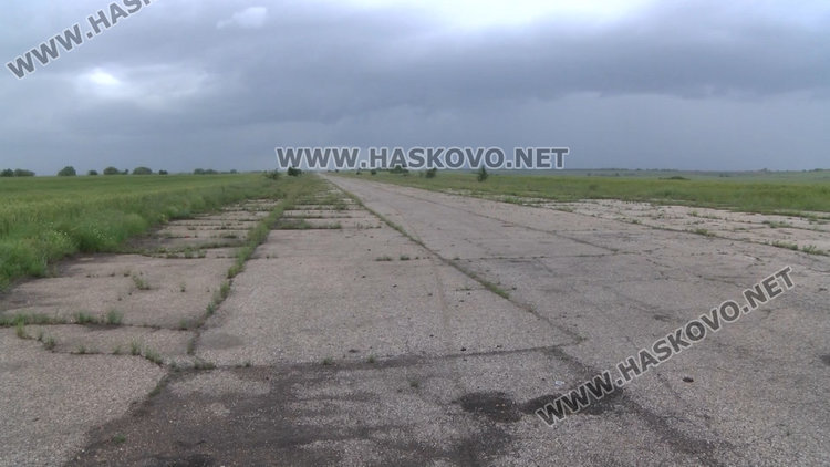 Пилоти и парашутисти ще се обучават на летище край Хасково