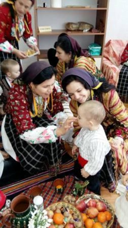 Над 50 жени отбелязаха Бабинден в село Ерма река с празничен ритуал