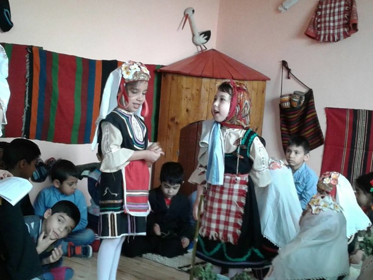 Празнуваха Бабинден в градина "Звездица"