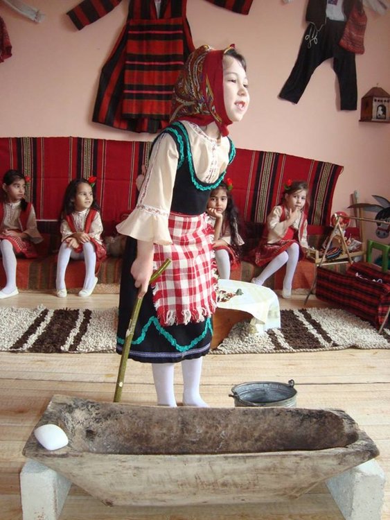 Празнуваха Бабинден в градина "Звездица"