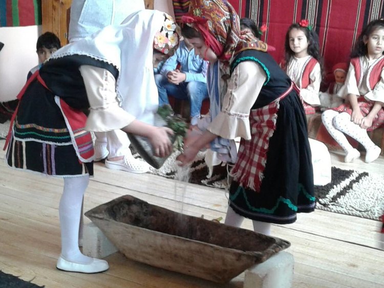 Празнуваха Бабинден в градина "Звездица"