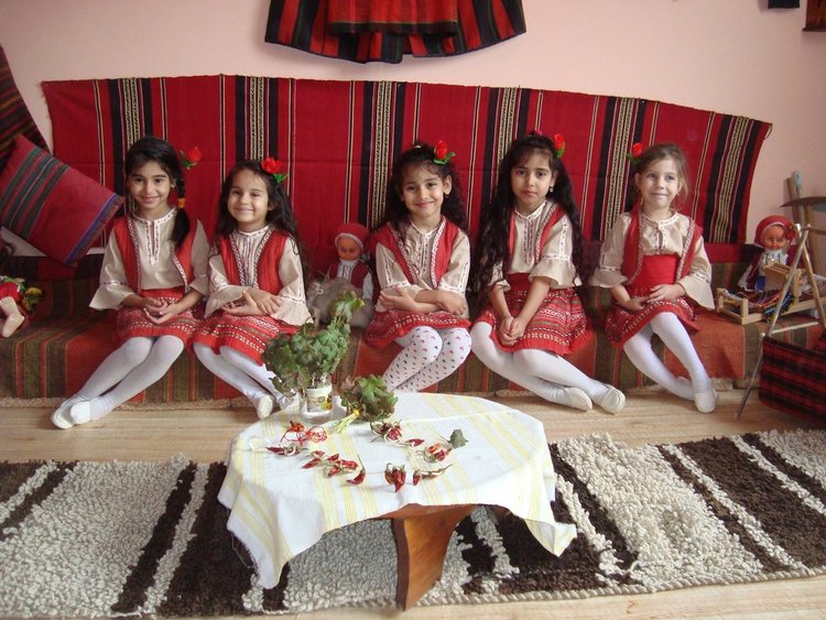 Празнуваха Бабинден в градина "Звездица"