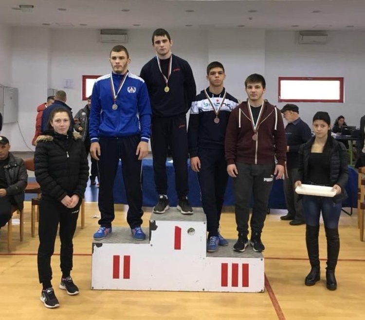 Димитровградските борци спечелиха 7 медала от държавното първенство