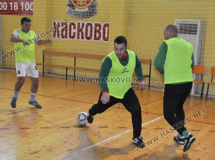 Обучават 56 кандидати за футболни треньори в Хасково