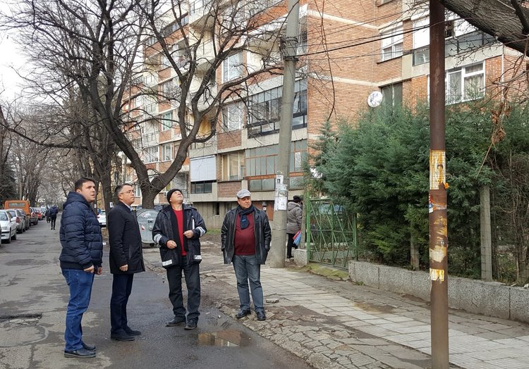  Светва градинката пред църквата „Св.Георги