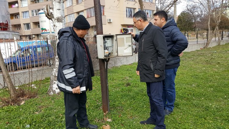  Светва градинката пред църквата „Св.Георги